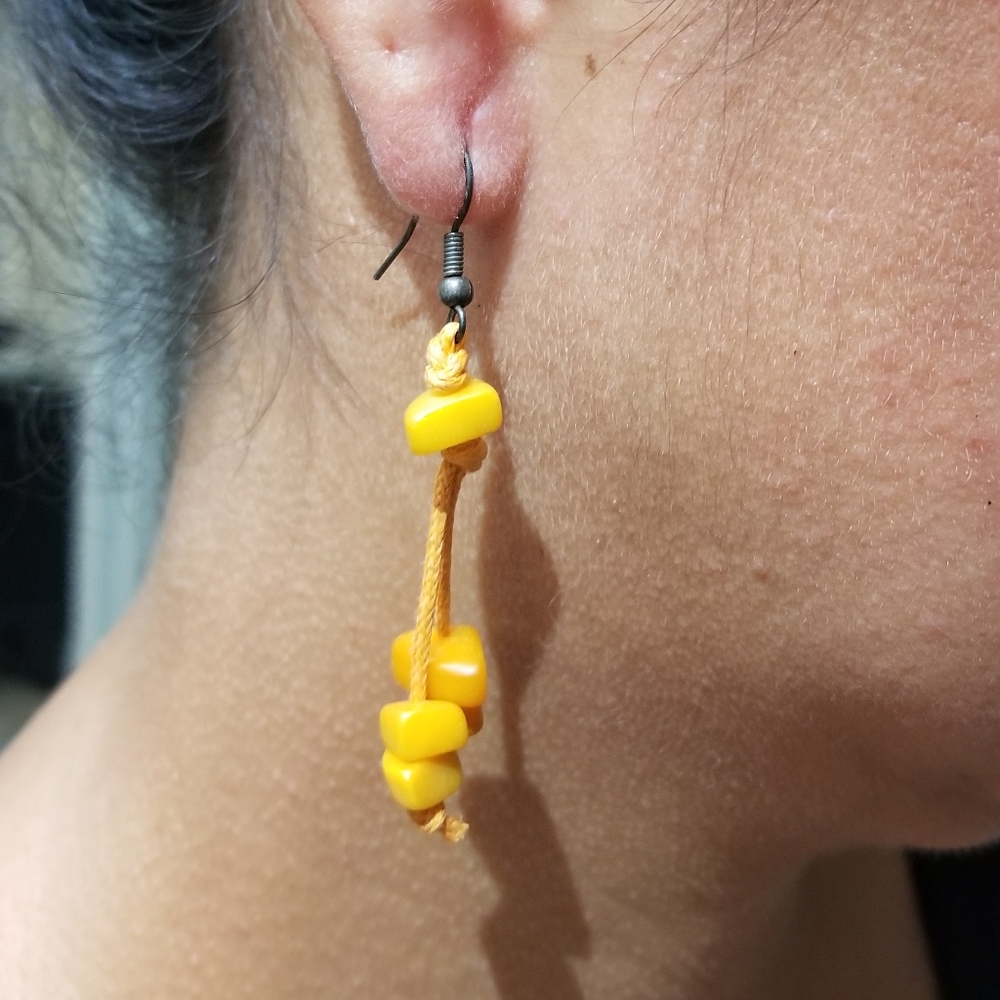 Yellow earing - Picture 2 of 2